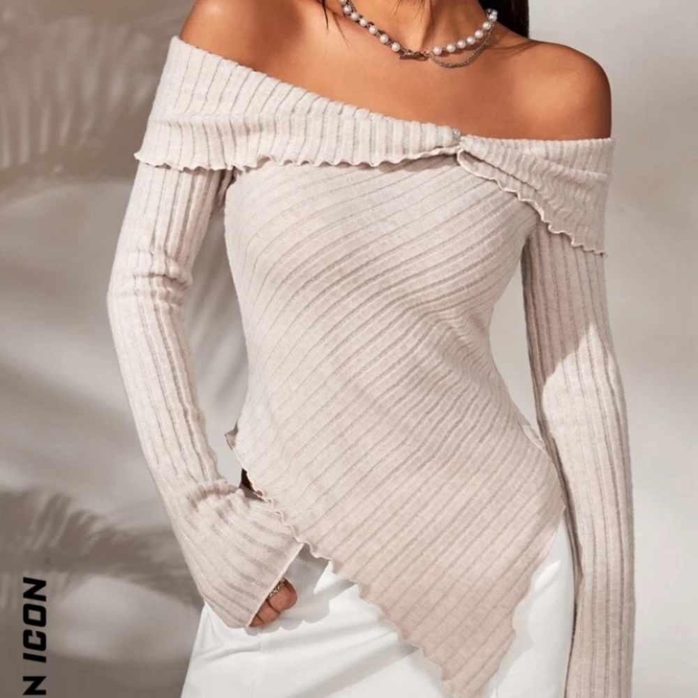 Off the shoulder lettuce trim top